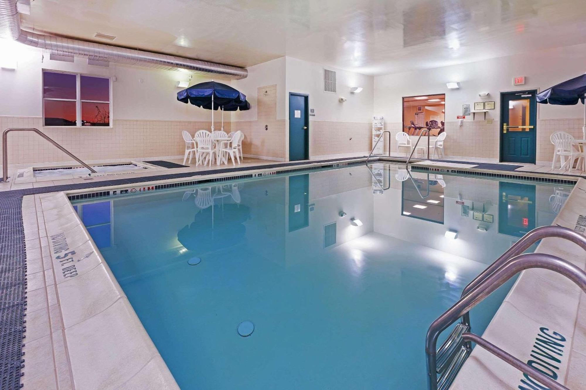 Country Inn & Suites By Radisson, Chambersburg, Pa Esterno foto